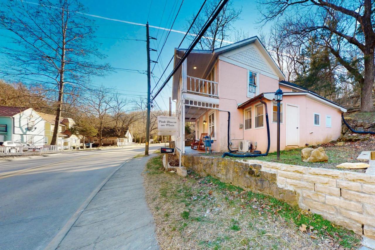 The Pink House On Main - Lower Eureka Springs Exteriör bild